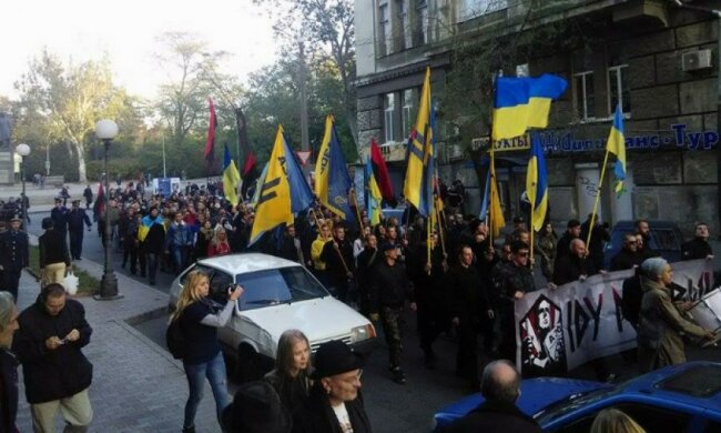 Одеські активісти з петардами та фаєрами провели марш "Іду на Ви" (фото)