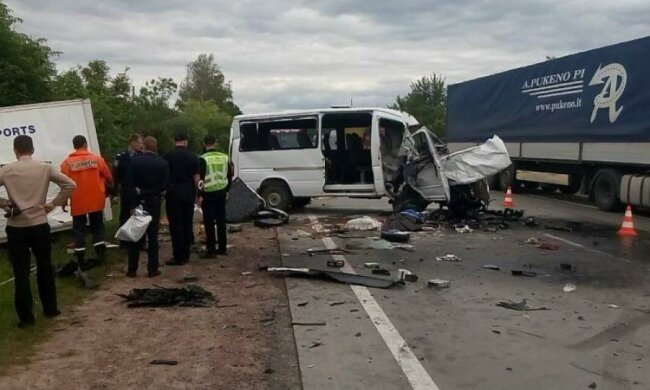 Погибли за долю секунды: появились жуткие подробности смертельной аварии под Житомиром 