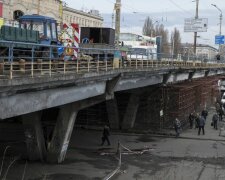 Всі – в об'їзд: у Києві рух  проспектом перекрили через "втомлений" міст