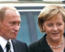 Романтик-Путин неудачно подкатил к Меркель с белыми розами: видео