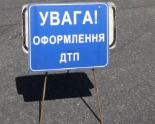 Грузовик Volvo с полуприцепом на месте ДТП на Волыни