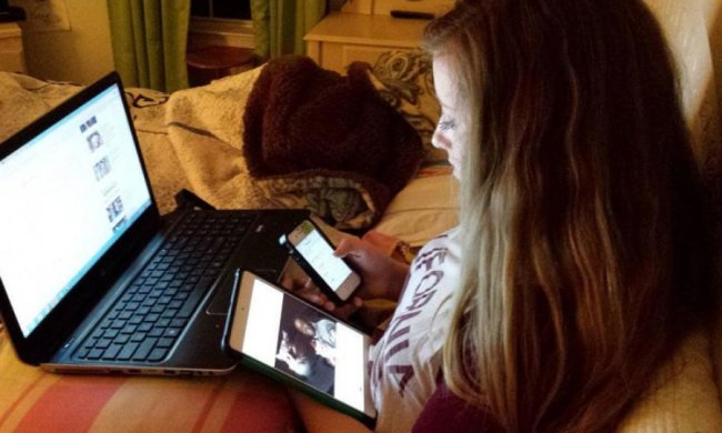 Українці "косимуть від роботи" в електронному режимі