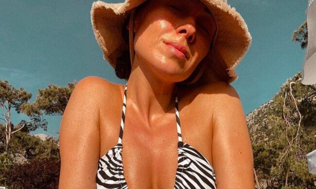 DJ NANA, instagram.com/anastasia_domination/