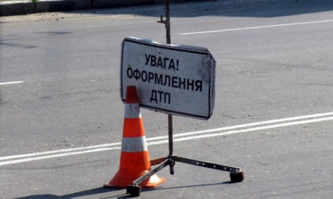 Рятувальники витягли дитину із зім'ятої вантажівки 