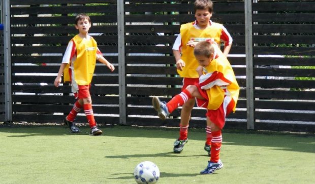 Американцы в футбольных секциях запретят играть головой до 10 лет