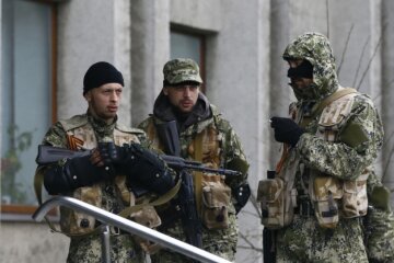 Бойовики крадуть зброю прямо з-під носа кураторів