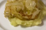 Минтай с луком и пюре, кадр из видео