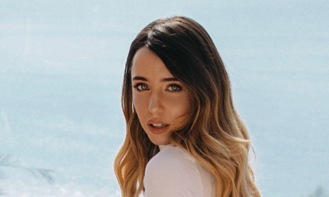 Дорофеева восхитила голой попой на отдыхе: орешек, такая сочная