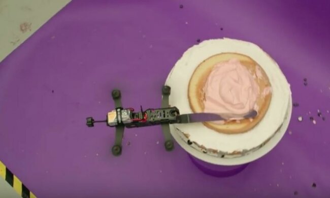 Безпілотники навчилися готувати торт