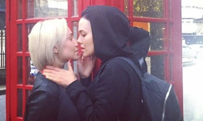 Нана з "Nikita" оголила сідниці