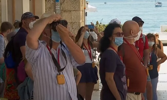 Люди на отдыхе, скриншот: Youtube