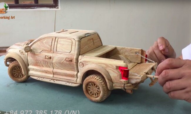 Ford F-150 Raptor из дерева, скриншот