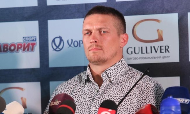 Усика в Киеве атаковали толпой