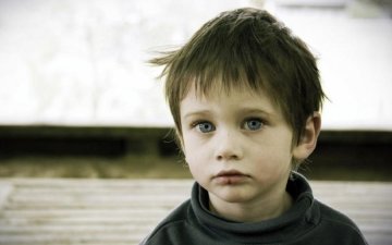 Дайте мені роботу: українці в сльозах від історії хлопчика, який хоче врятувати маму