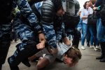 У Києві озвірілі п'яні підлітки жорстоко побили пенсіонера: відео