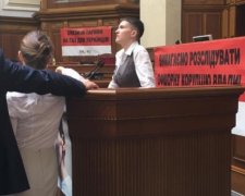 Савченко пришла в Верховную раду босиком