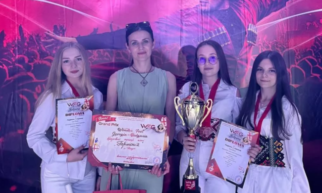Діти на творчому занятті