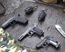 Юнак намагався пронести на Майдан 3 пістолети і 2 гранати (фото, відео)