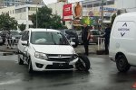 Неадекват на Ладе покалечил двух киевлян