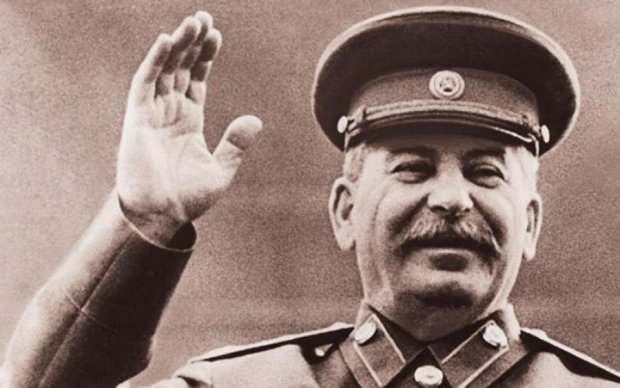 Осторожно, вирус коммунизма: усы Сталина охотятся за вашими данными
