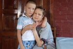 Важко хвора українка просить допомоги, потрібні дві операції: "Повинна жити заради сина"