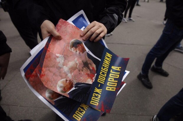 Протести біля офісу Медведчука, фото: nationalcorps.org