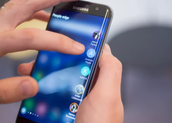 Смартфон / фото: скриншот YouTube