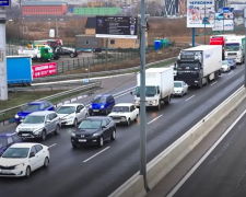 Затори на в'їзді до Києва, скріншот: YouTube