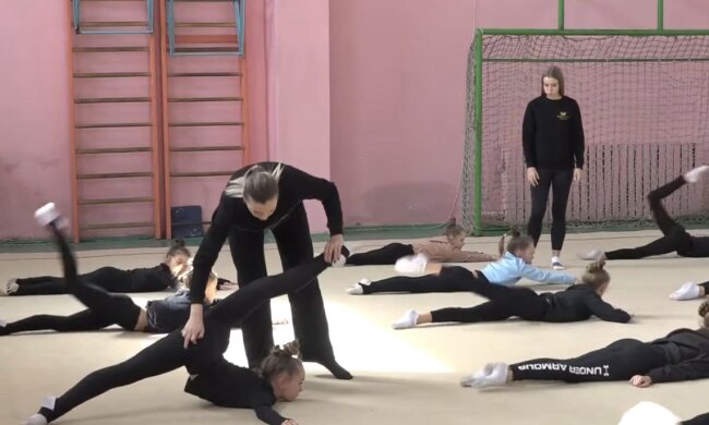 Художня гімнастика: фото скрін Ютуб