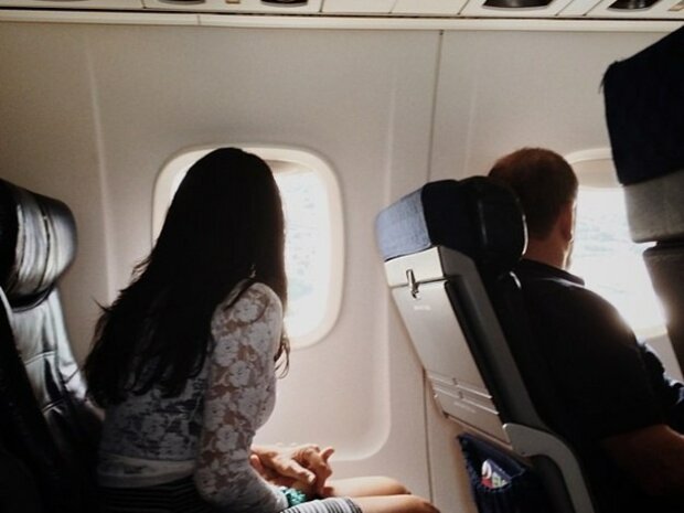 Пасажири в літаку