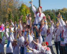 У Житомирі козацькі змагання та поїдання кулішу (фото)