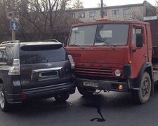 Вантажівка протаранила позашляховик Toyota Land Cruiser в Одеській області (фото)