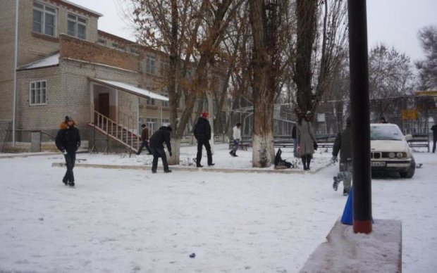 Негода виснажила запаси України, влада закриває усі школи