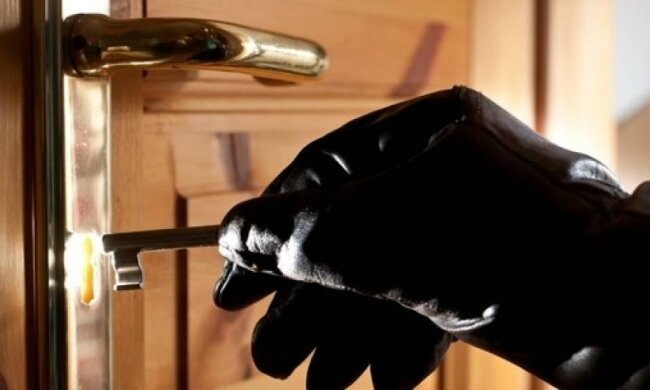 Злодії дві години катували хірурга