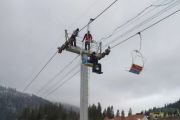Разъяренные Карпаты взяли украинцев в плен: висели и молились, как в последний раз