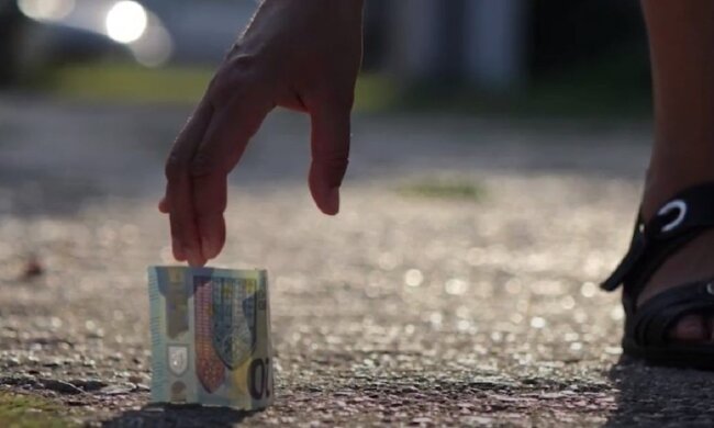 "Найденные деньги. Фото: Youtube"