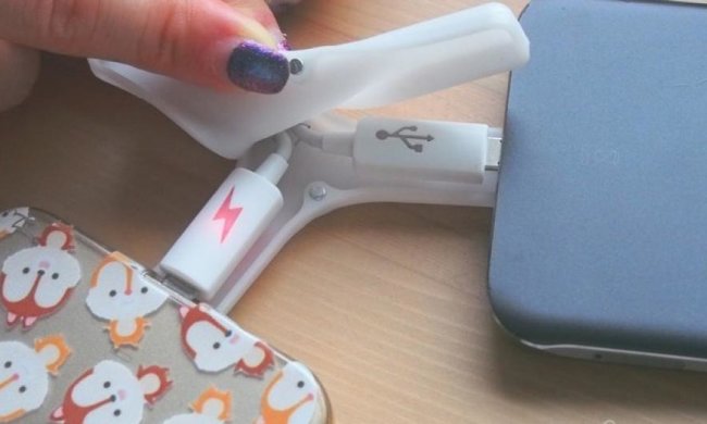 Брелок передаст заряд между смартфонами (видео)