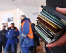 Про це мовчать: як принижують українських заробітчан у Польщі