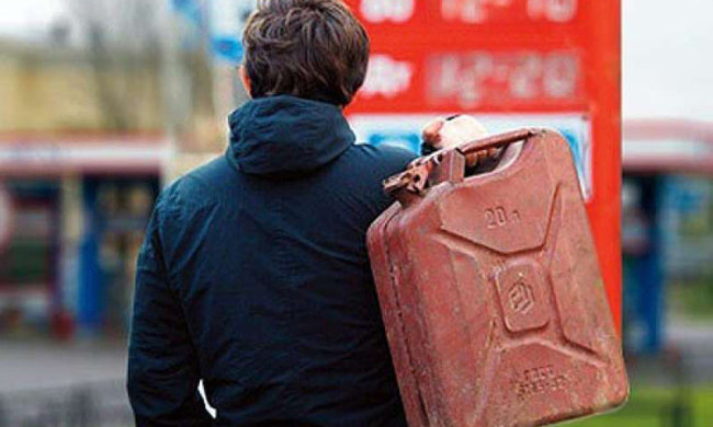 Водіїв попереджають про шахраїв: не відволікайтеся та не давайте гроші