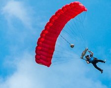 Угорський парашутист "випадково" опинився нелегалом в Україні
