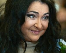 Лолита потрогала интимные части тела вместе с главным героем "Холостяка" -"Это будет антистресс"