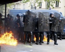 У Парижі затримали трьох протестувальників: відео