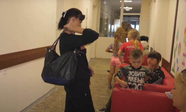 Черновчан заставят посадить детей "на иглу"