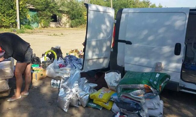 В зону АТО не пустили две машины с продуктами  (фото)