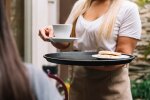 Обслуживание в кафе / фото: Freepik
