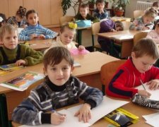 Щоб не лякати: першокласників залишили без червоної ручки і оцінок