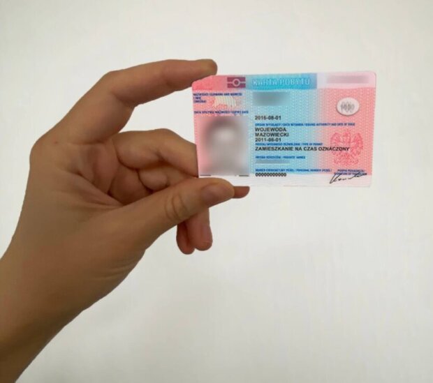 Когда украинским беженцам можно подать документы на получение карты быта в Польше?