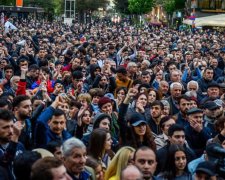 Протести в Єревані розгоряються з новою силою: людей пакують пачками