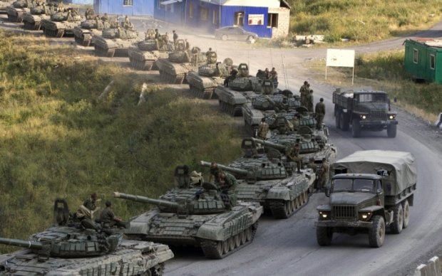 Россия стянула танки к границам Украины: появились фото