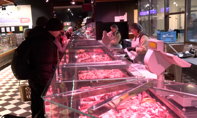Супермаркет, м'ясо. Фото: скрін youtube